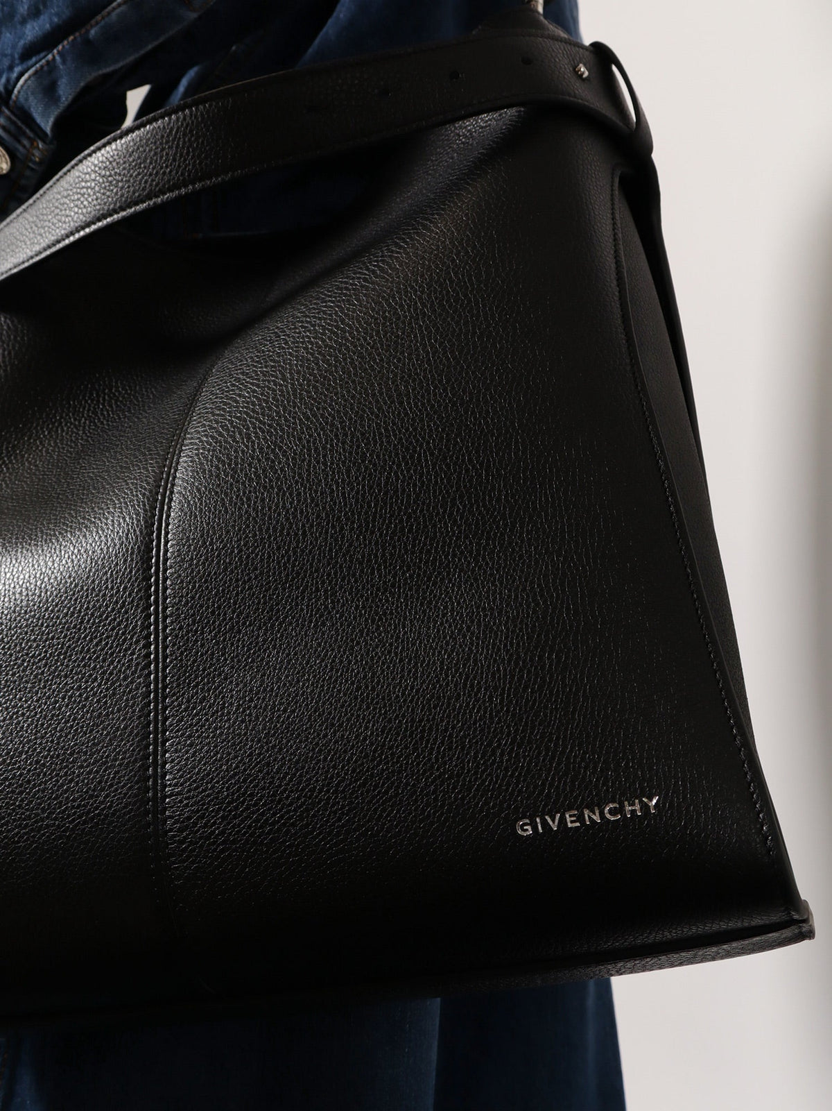 Givenchy Belted Bag leather shoulder bag - Black