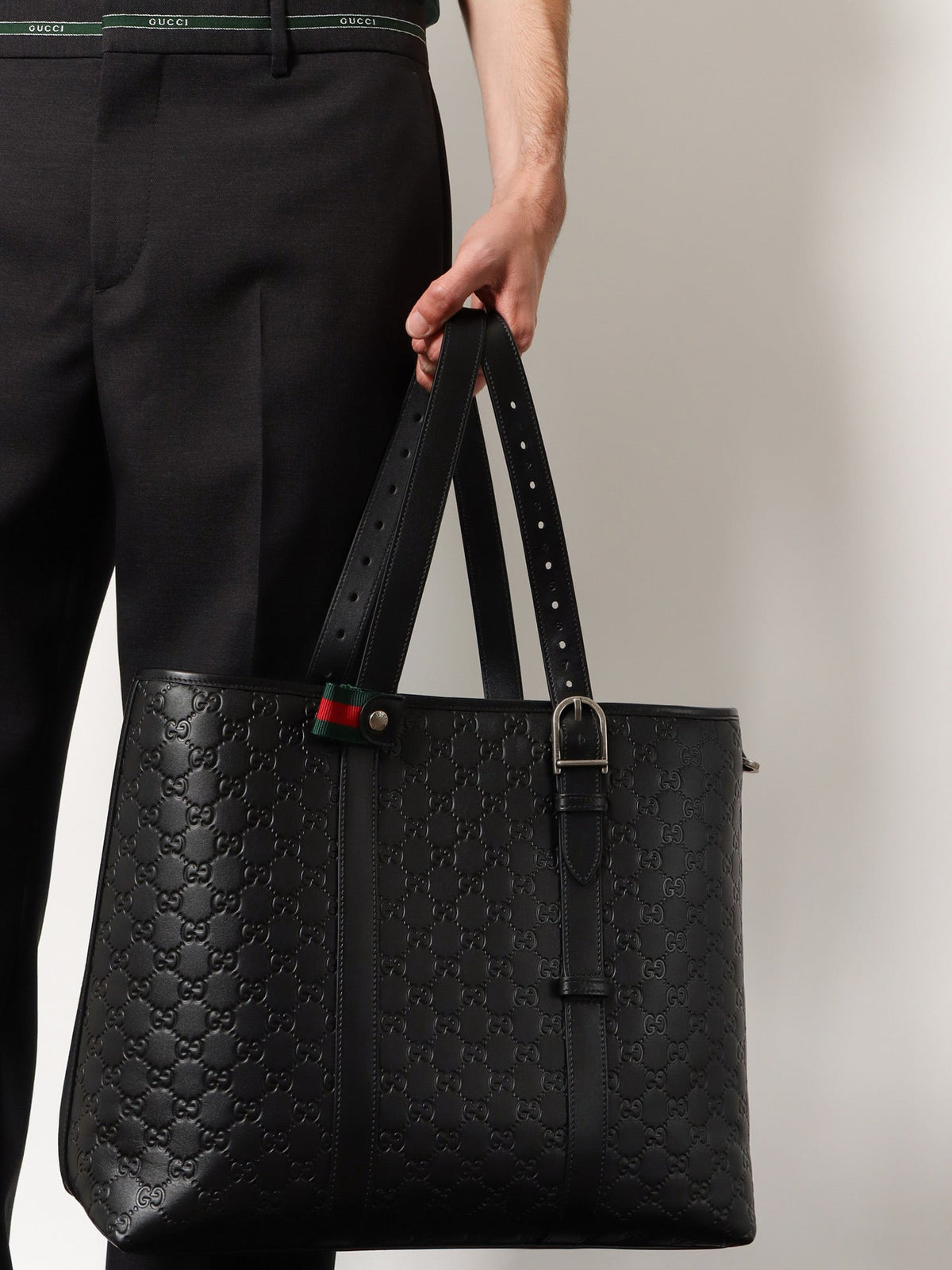 Gucci GG Emblem leather shopping bag with embossed GG motif - Black