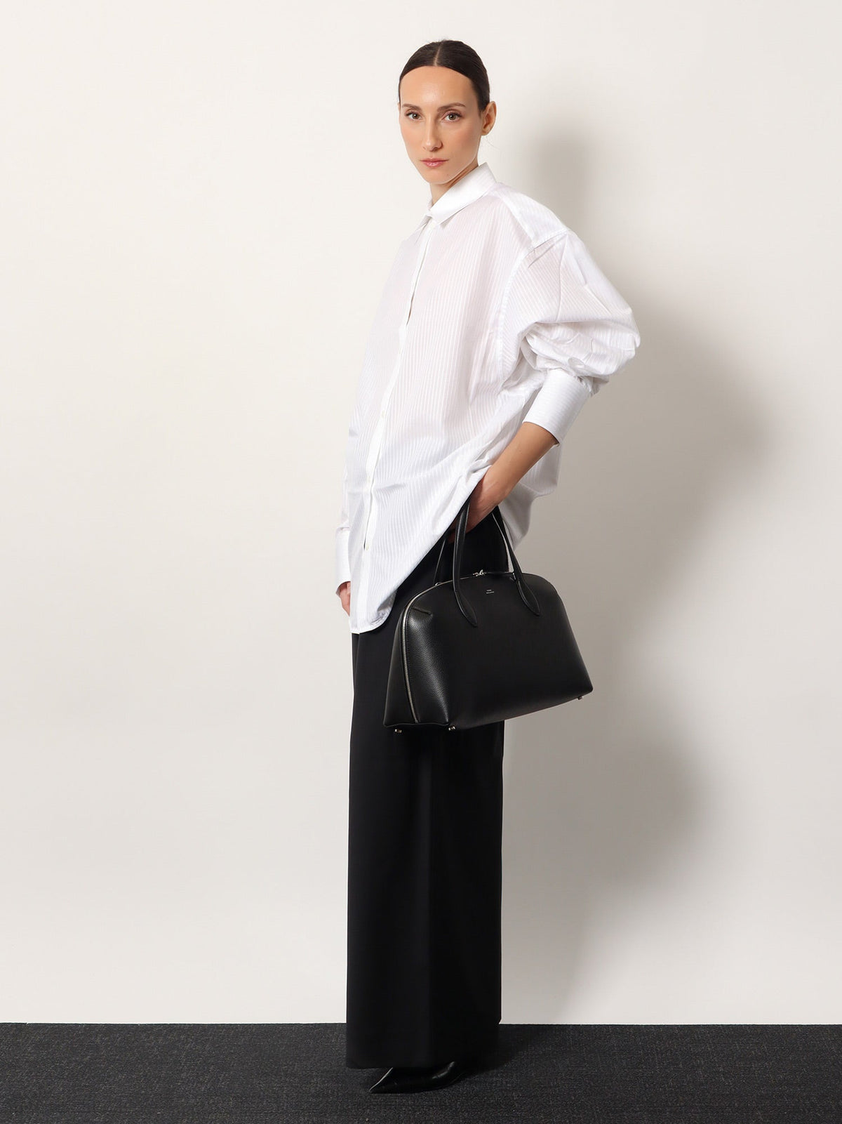 Toteme Leather handbag with engraved logo on the front - Black