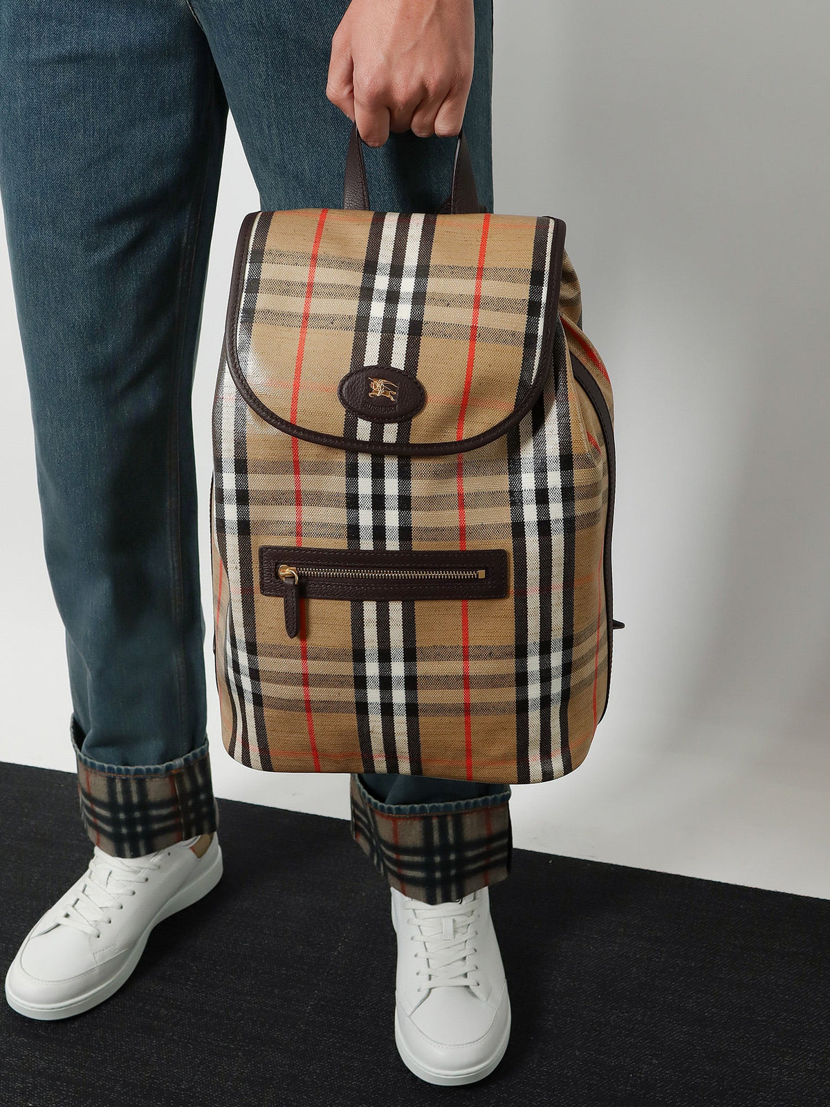 Burberry Highlands coated canvas backpack with front logo - Sand