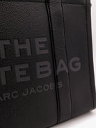 Marc Jacobs Leather shoulder bag with logo on the front - Black