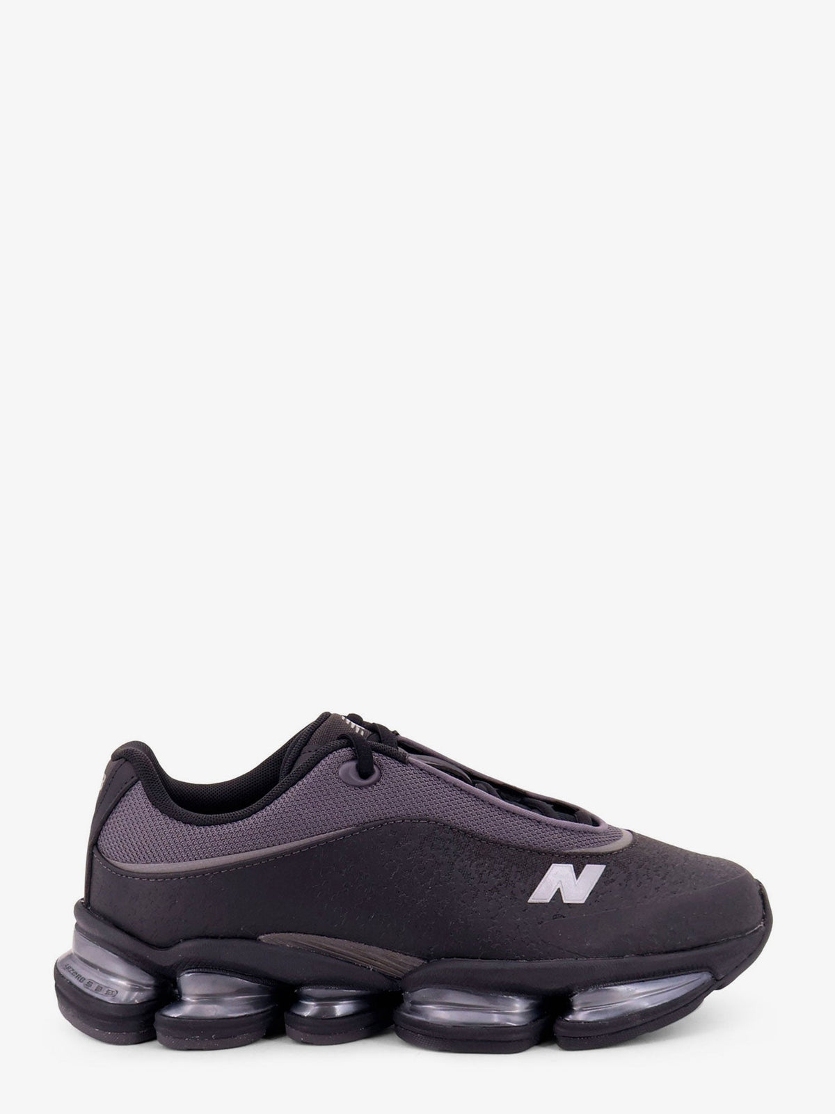 New Balance Mesh sneakers with contrasting logo - Black